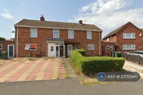 3 bedroom terraced house to rent, Bishop Hall Crescent, Bromsgrove, B60