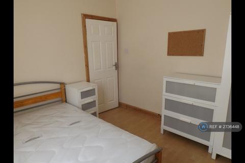 4 bedroom terraced house to rent, Ashton Street, Preston, PR2