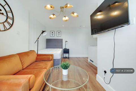 Studio to rent, Gloucester Place, London, NW1