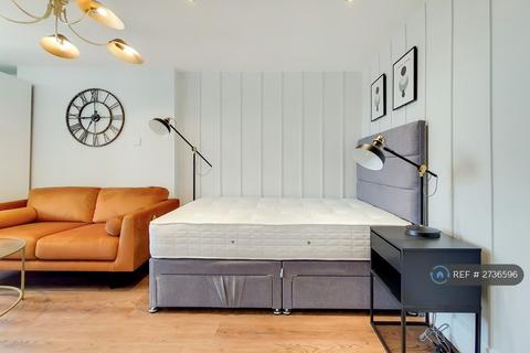 Studio to rent, Gloucester Place, London, NW1