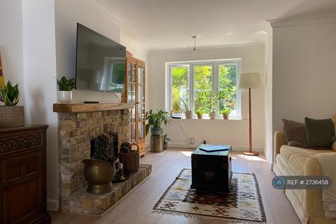 2 bedroom flat to rent, Pyestock Crescent, Farnborough, GU14