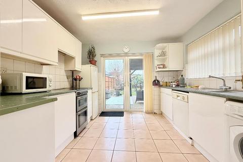 3 bedroom semi-detached house for sale, Ashwell Avenue, Sundon Park, Luton, Bedffordshire, LU3 3AU