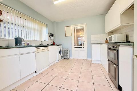 3 bedroom semi-detached house for sale, Ashwell Avenue, Sundon Park, Luton, Bedffordshire, LU3 3AU