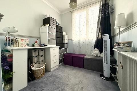 3 bedroom semi-detached house for sale, Turnpike Drive, Warden Hills, Luton, Bedfordshire, LU3 3RE