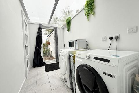 3 bedroom semi-detached house for sale, Turnpike Drive, Warden Hills, Luton, Bedfordshire, LU3 3RE