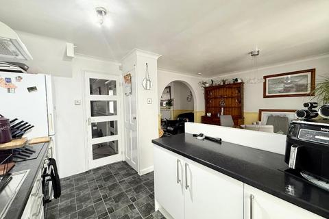 3 bedroom semi-detached house for sale, Turnpike Drive, Warden Hills, Luton, Bedfordshire, LU3 3RE