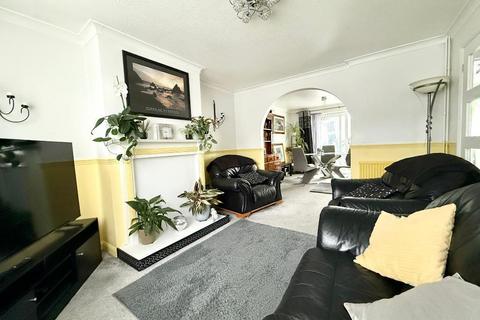 3 bedroom semi-detached house for sale, Turnpike Drive, Warden Hills, Luton, Bedfordshire, LU3 3RE