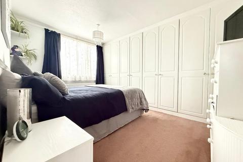 3 bedroom semi-detached house for sale, Turnpike Drive, Warden Hills, Luton, Bedfordshire, LU3 3RE