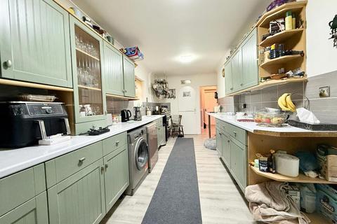3 bedroom semi-detached house for sale, Dewsbury Road, Runfold, Luton, Bedfordshire, LU3 2HH