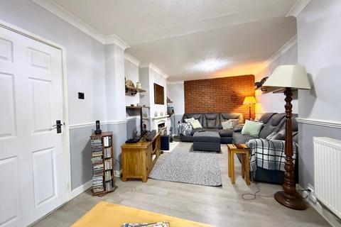 3 bedroom semi-detached house for sale, Dewsbury Road, Runfold, Luton, Bedfordshire, LU3 2HH
