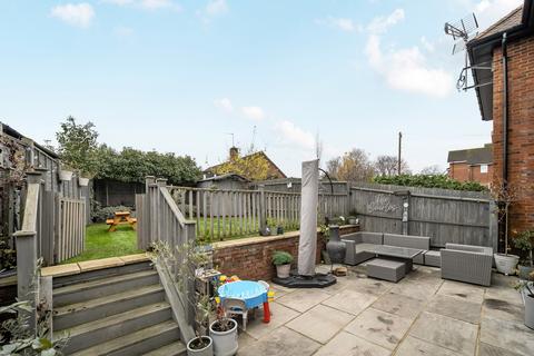 3 bedroom semi-detached house for sale, Spinney Hill, Addlestone, KT15