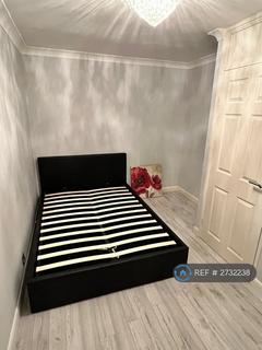 1 bedroom in a house share to rent, Woodman Path, Ilford, IG6