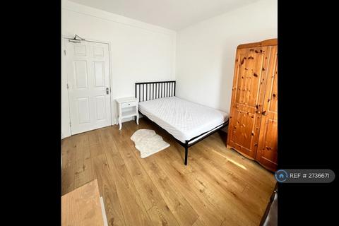 1 bedroom in a house share to rent, Leyton, London, E10