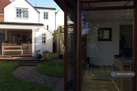 3 bedroom semi-detached house to rent, Upper Village Road, Sunninghill, SL5