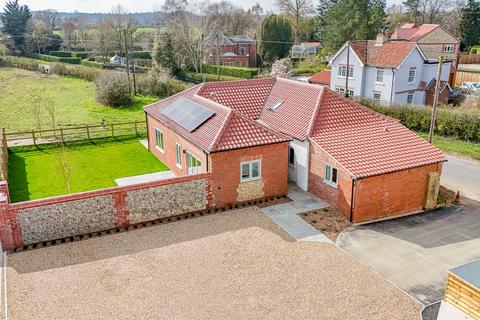 4 bedroom bungalow for sale, Lower Farm Mews, Tittleshall
