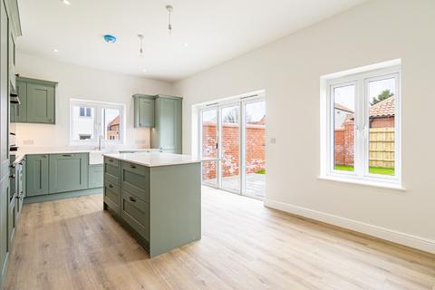4 bedroom bungalow for sale, Lower Farm Mews, Tittleshall