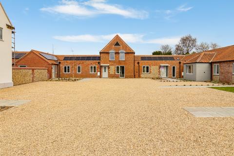 4 bedroom terraced house for sale, Lower Farm Mews, Tittleshall