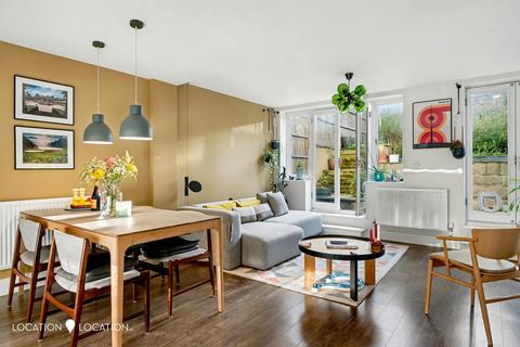 3 bedroom flat for sale - Filey Avenue, London, N16