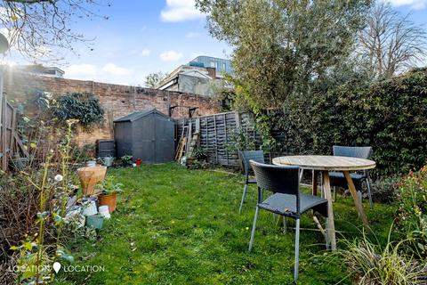 3 bedroom flat for sale, Filey Avenue, London, N16