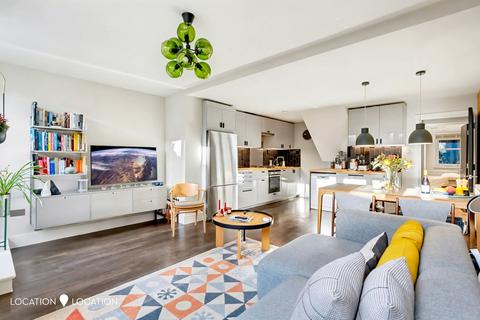3 bedroom flat for sale, Filey Avenue, London, N16
