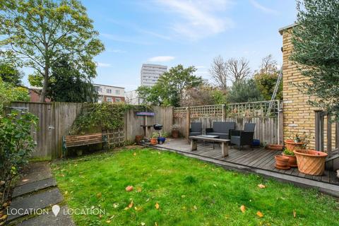 3 bedroom flat for sale, Cranwich Road, London, N16