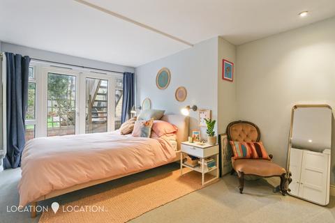 3 bedroom flat for sale, Cranwich Road, London, N16