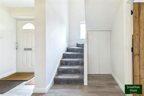 3 bedroom semi-detached house for sale, Hillview, Buntingford SG9