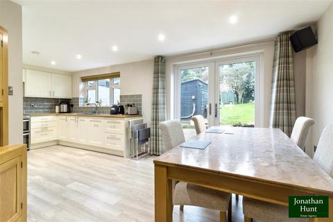 3 bedroom semi-detached house for sale, Hillview, Buntingford SG9