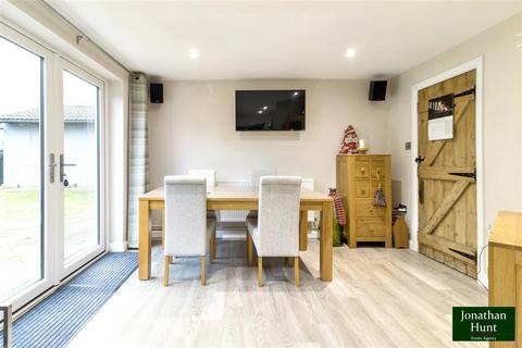 3 bedroom semi-detached house for sale, Hillview, Buntingford SG9