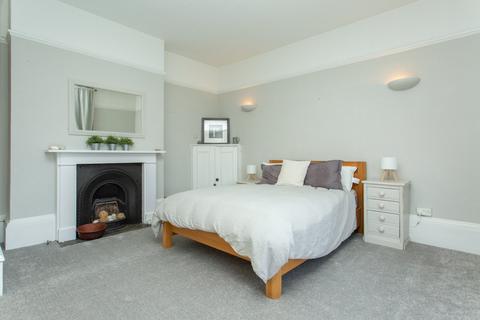 2 bedroom flat to rent, West Cliff, Whitstable, Kent, CT5