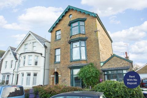 2 bedroom flat to rent, West Cliff, Whitstable, Kent, CT5