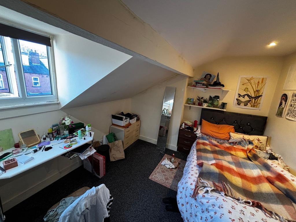 Cozy attic double bedroom with sloped ceiling, ...
