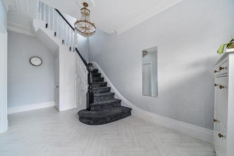 4 bedroom detached house for sale, Wendover Road, Bromley, BR2