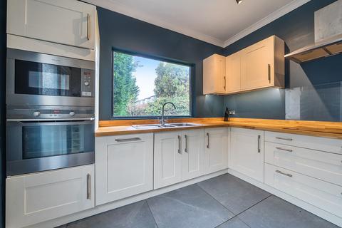 4 bedroom detached house for sale, Wendover Road, Bromley, BR2