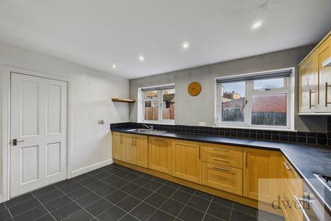3 bedroom detached house to rent, Harrogate Road, Moortown, Leeds, LS17