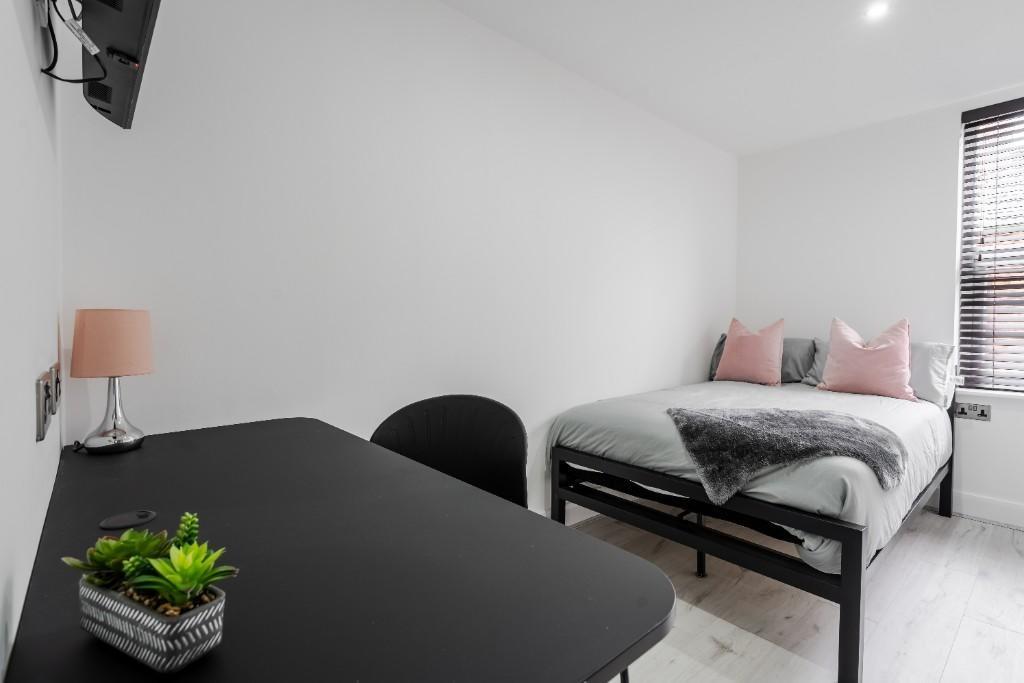 A bright and comfortable double bedroom featuri...
