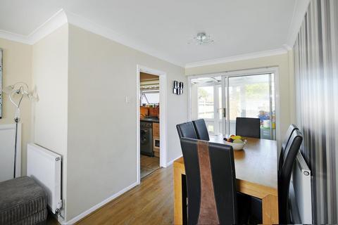 3 bedroom terraced house to rent, Coleridge Close, Goring-by-Sea