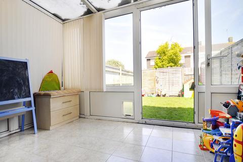3 bedroom terraced house to rent, Coleridge Close, Goring-by-Sea