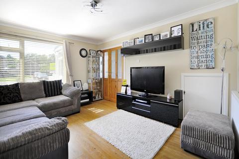 3 bedroom terraced house to rent, Coleridge Close, Goring-by-Sea