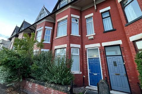 4 bedroom terraced house to rent, Platt Lane, Manchester, M14