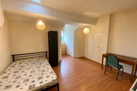 4 bedroom terraced house to rent, Platt Lane, Manchester, M14