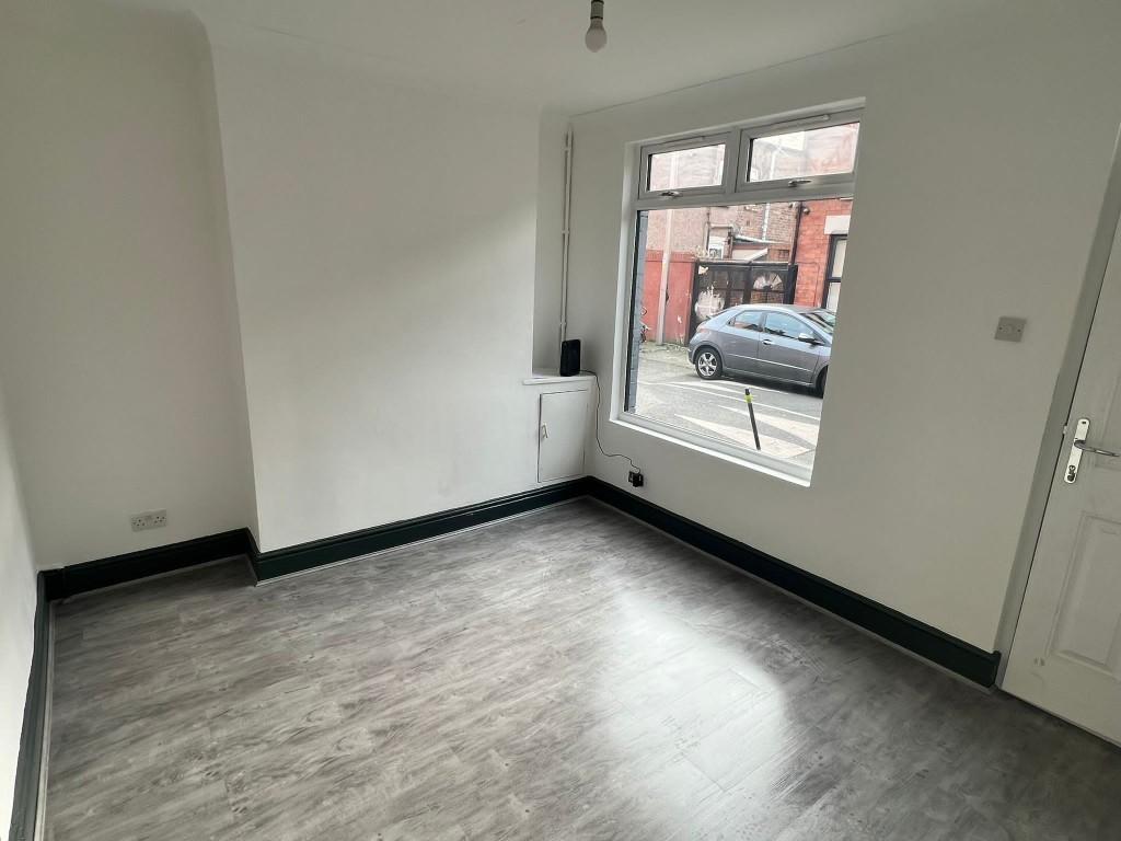 Bright, recently refreshed ground-floor living ...