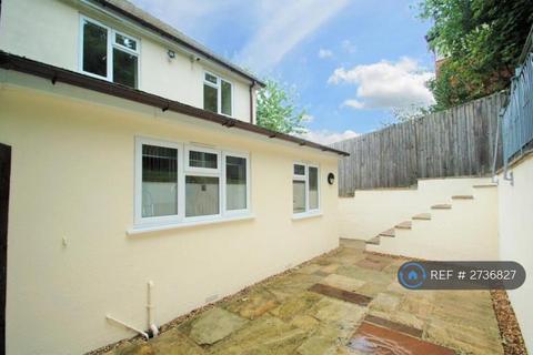 2 bedroom maisonette to rent, London Road, High Wycombe, HP11