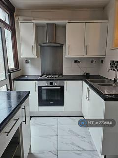 2 bedroom maisonette to rent, Sangley Road, London, SE25