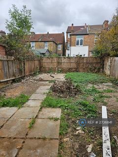 2 bedroom maisonette to rent, Sangley Road, London, SE25