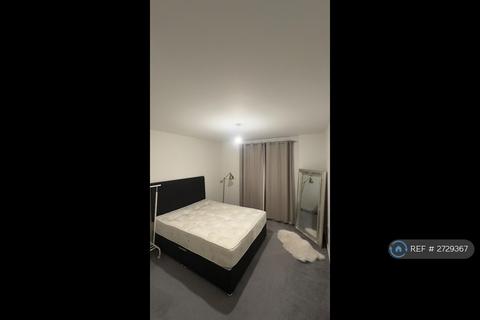 2 bedroom flat to rent, Adele Court, London, N17