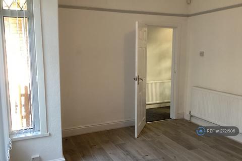 3 bedroom terraced house to rent, The Hollies, Hull, HU5