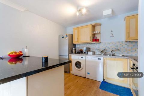 2 bedroom flat to rent, Wheatcroft Court, Sutton, SM1