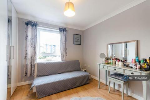 2 bedroom flat to rent, Wheatcroft Court, Sutton, SM1