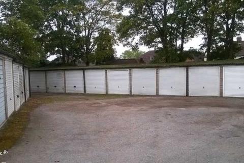 Garage to rent - Highfield Court, London N14